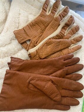 Two-Pair Leather Gloves in Warm Tan Size S